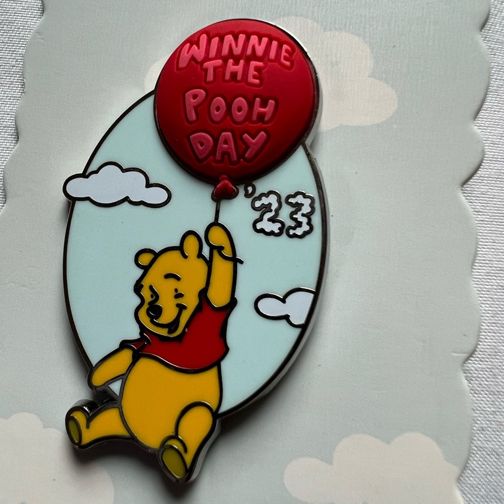 Winnie the Pooh Disney collectible Pin -  Limited Release- NEW